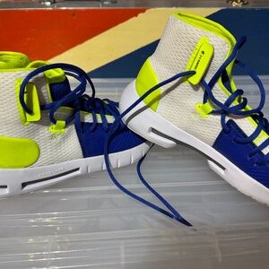 Under Armour HOVR ICON Basketball Shoes